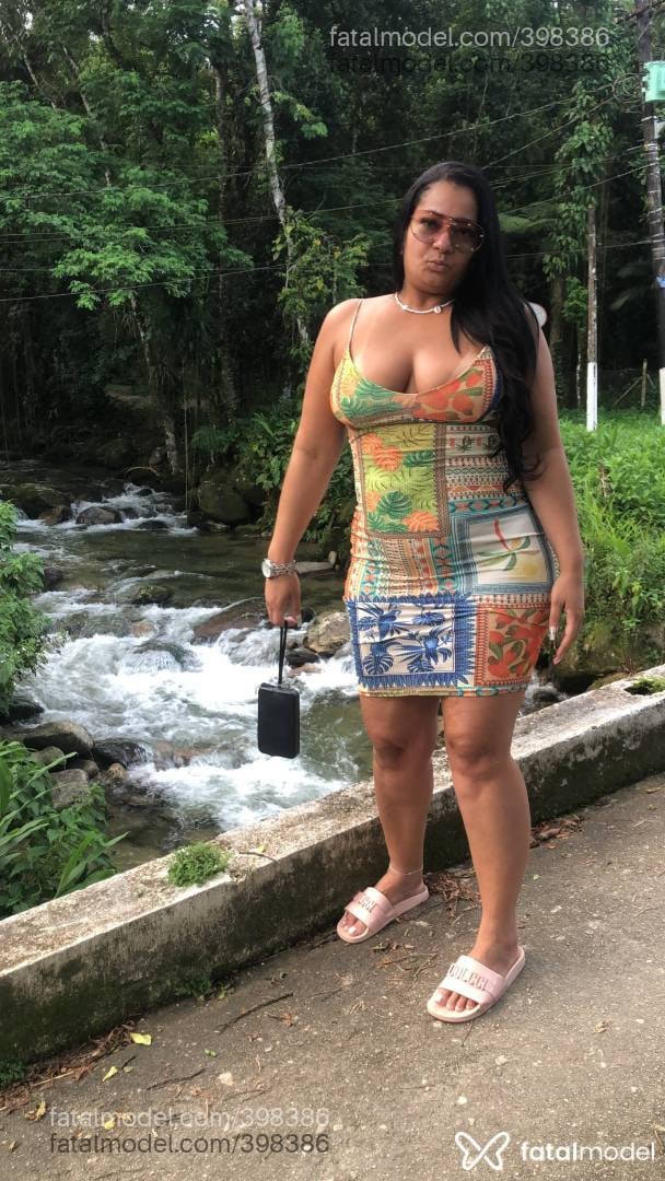 Acompanhante mulher morena (o) de olhos pretos - Isabela Junqueira