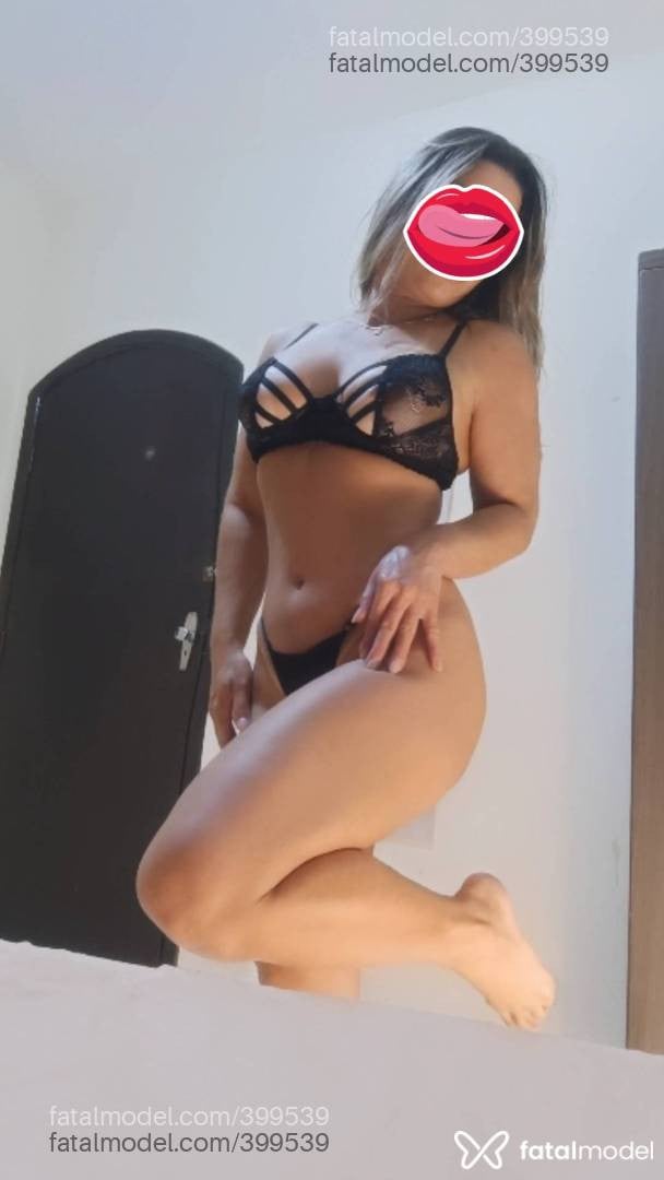 Acompanhante mulher loira (o) de olhos castanhos - Rafaela
