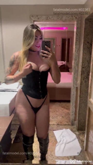 Acompanhante travesti loira (o) de olhos pretos - Ruby Almeida