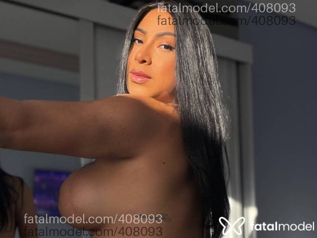 Acompanhante mulher trans morena (o) de olhos pretos - Allana Mark