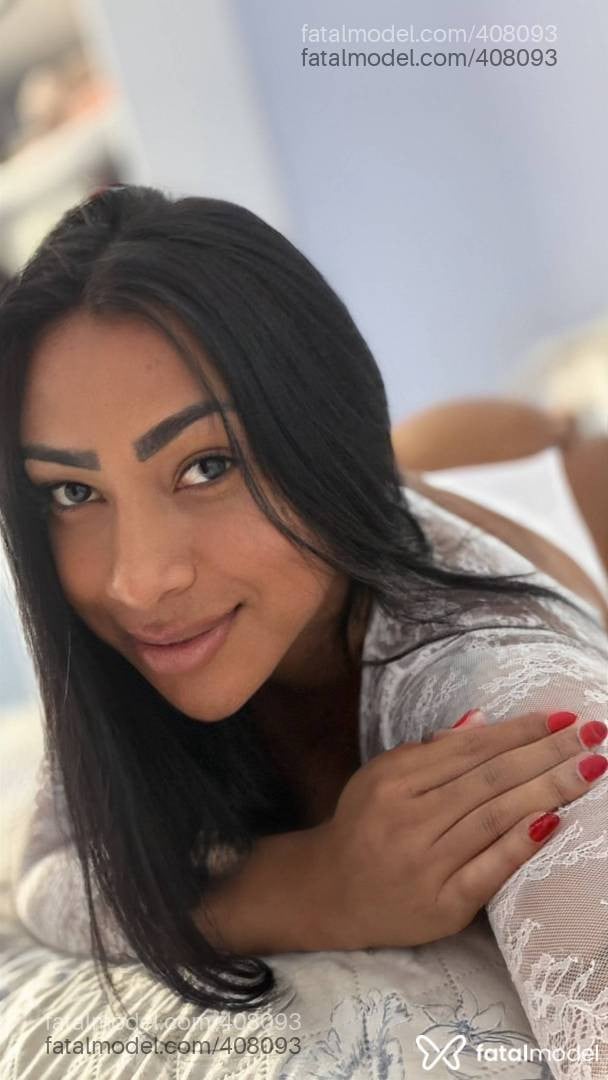 Acompanhante mulher trans morena (o) de olhos pretos - Allana Mark