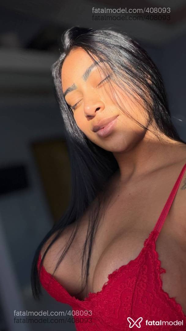 Acompanhante mulher trans morena (o) de olhos pretos - Allana Mark