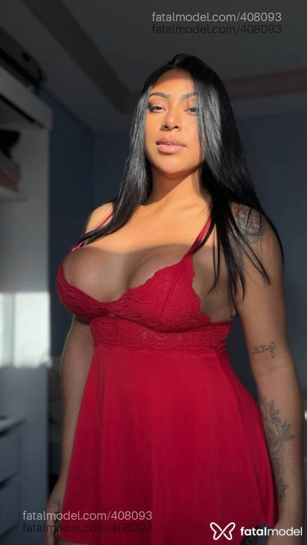 Acompanhante mulher trans morena (o) de olhos pretos - Allana Mark