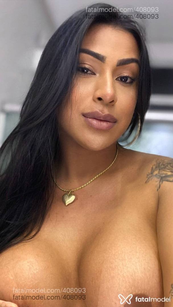 Acompanhante mulher trans morena (o) de olhos pretos - Allana Mark