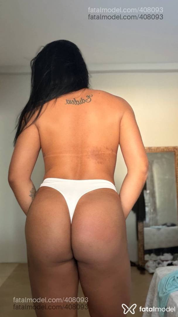 Acompanhante mulher trans morena (o) de olhos pretos - Allana Mark