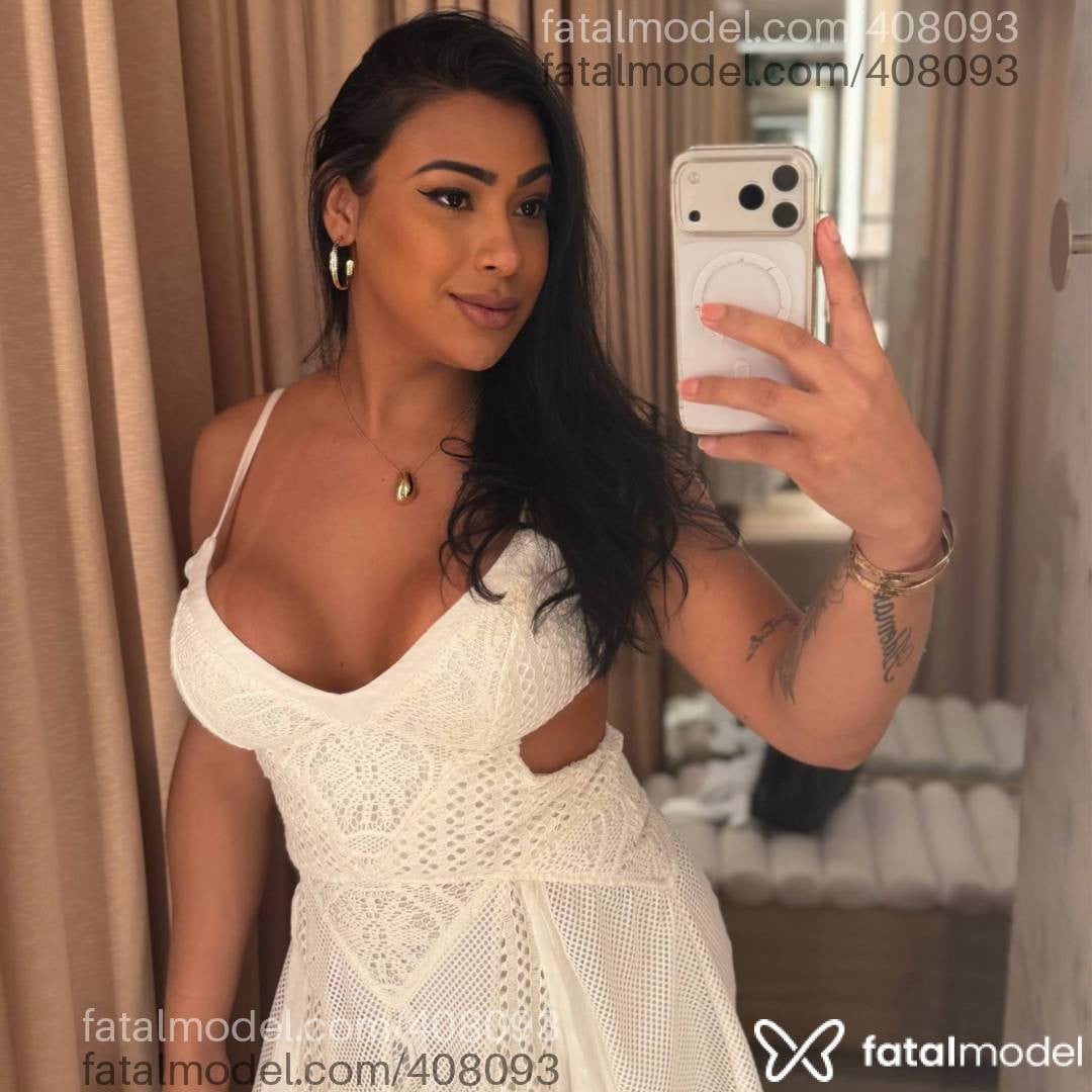 Acompanhante mulher trans morena (o) de olhos pretos - Allana Mark