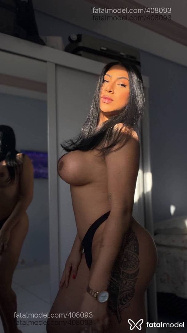 Acompanhante mulher trans morena (o) de olhos pretos - Allana Mark