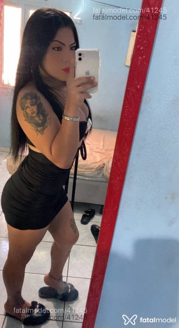 Acompanhante mulher trans morena (o) de olhos castanhos - Dáphinne Stocker Acompanhante mulher trans morena (o) de olhos castanhos - Dáphinne Stocker