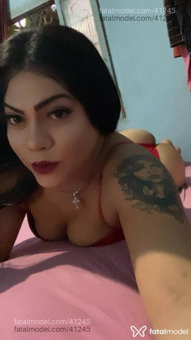 Acompanhante mulher trans morena (o) de olhos castanhos - Dáphinne Stocker