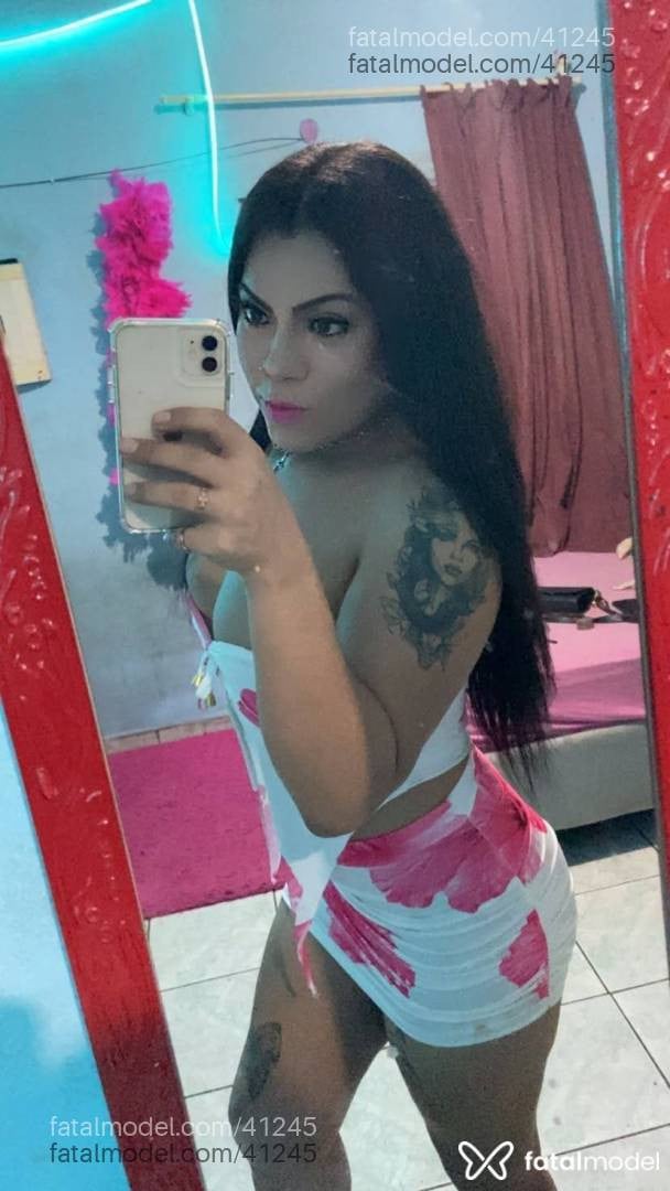 Acompanhante mulher trans morena (o) de olhos castanhos - Dáphinne Stocker