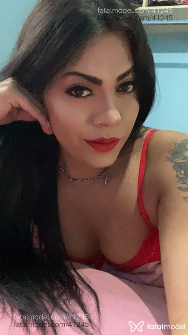 Acompanhante mulher trans morena (o) de olhos castanhos - Dáphinne Stocker