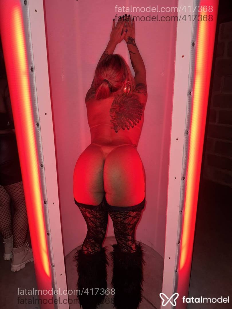 Acompanhante mulher trans loira (o) de olhos mel - Priscila