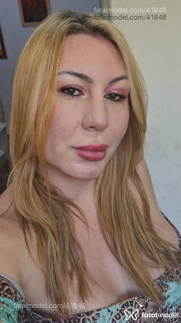 Acompanhante mulher trans loira (o) de olhos castanhos - Giselle Rodrigues