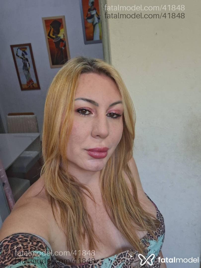 Acompanhante mulher trans loira (o) de olhos castanhos - Giselle Rodrigues