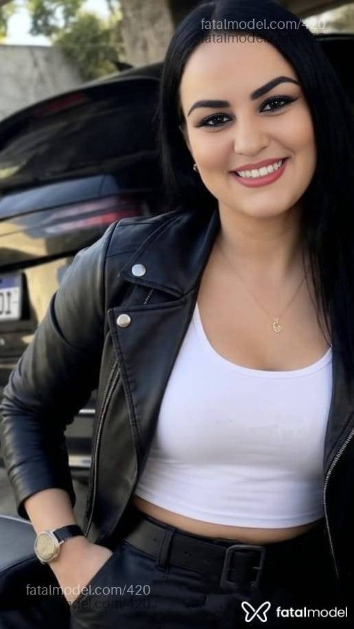 Acompanhante mulher com cabelo castanho de olhos castanhos - Déborah