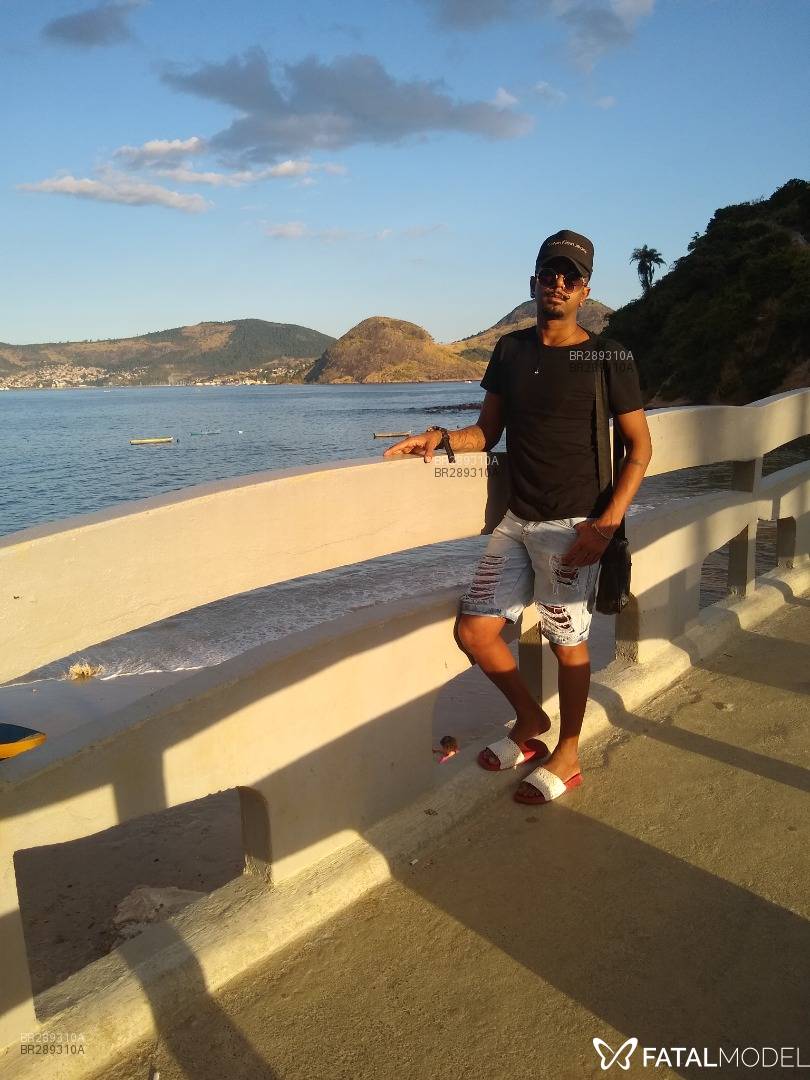 Acompanhante homem com cabelo castanho de olhos castanhos em Niterói - Nick Miller