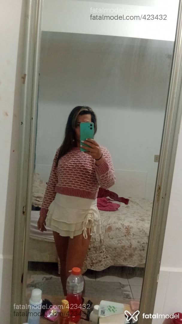 Acompanhante travesti com cabelo castanho de olhos mel - Bruna