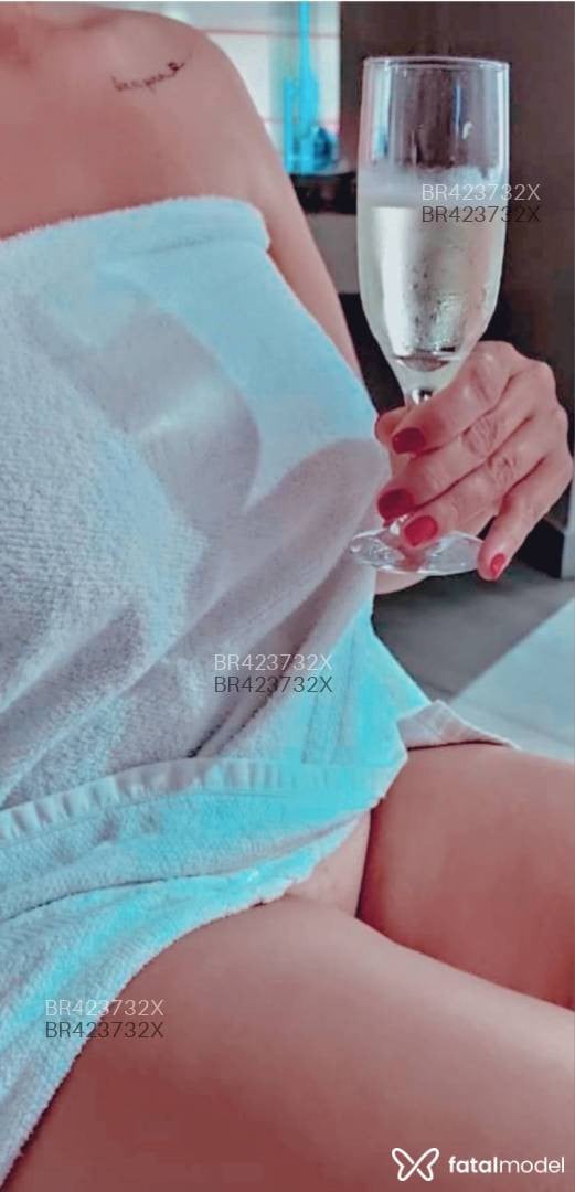 Acompanhante mulher loira (o) de olhos castanhos em Toledo - Pâmela