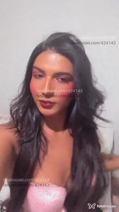 Acompanhante mulher trans com cabelo castanho de olhos castanhos em Franca - Julia Bittencourt
