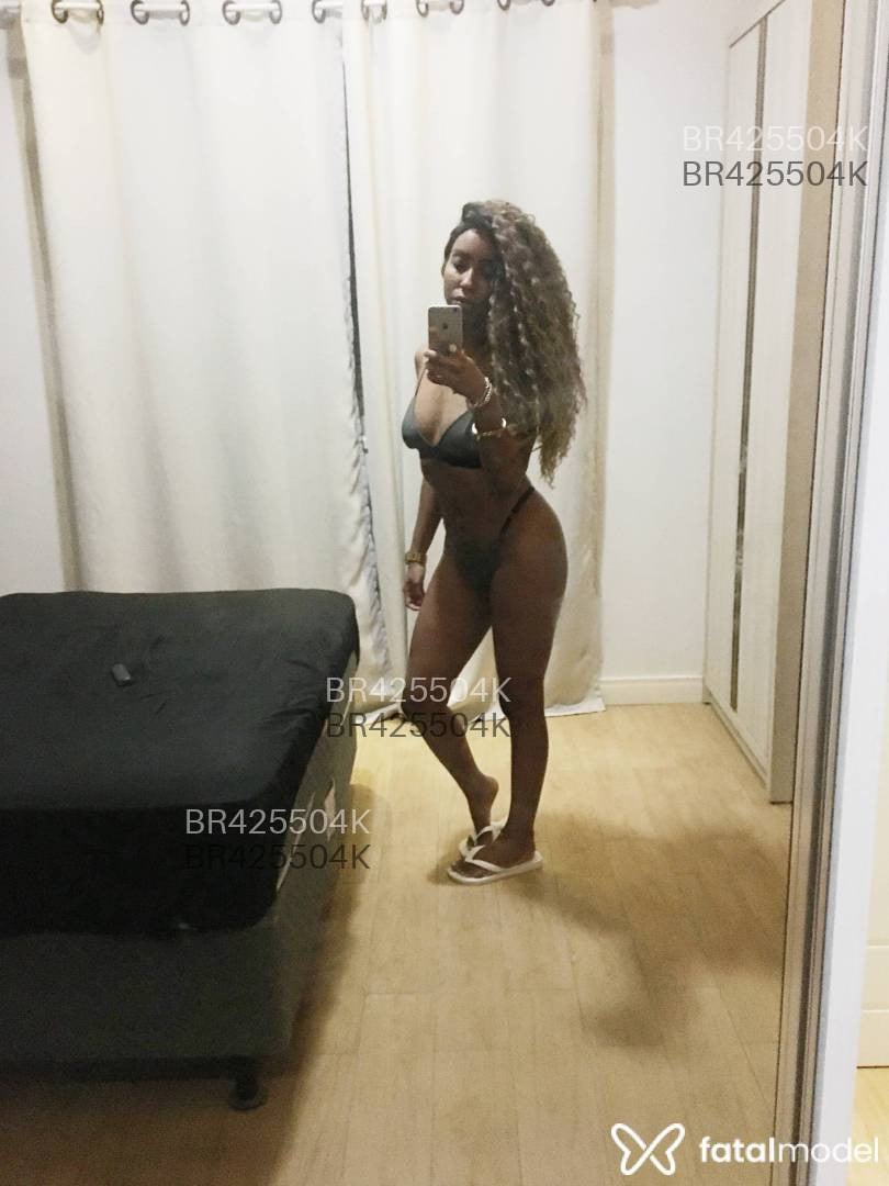 Acompanhante mulher morena (o) de olhos castanhos em Joinville - Débora Castanho
