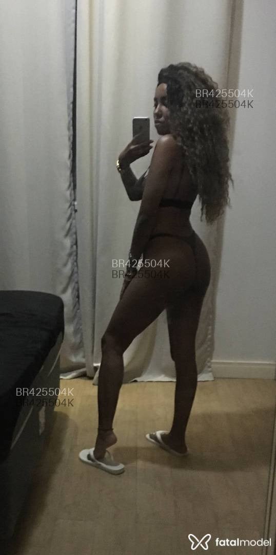 Acompanhante mulher morena (o) de olhos castanhos em Joinville - Débora Castanho