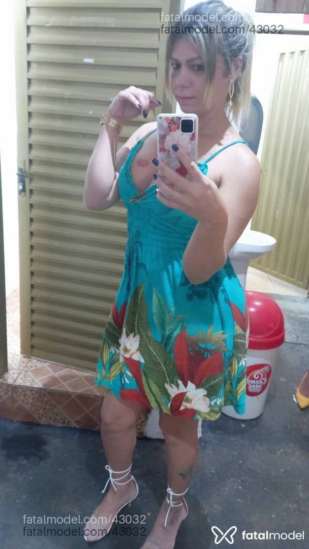 Acompanhante travesti loira (o) de olhos castanhos - Adriana