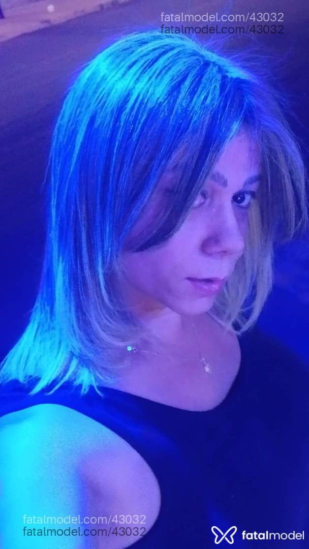Acompanhante travesti loira (o) de olhos castanhos - Adriana