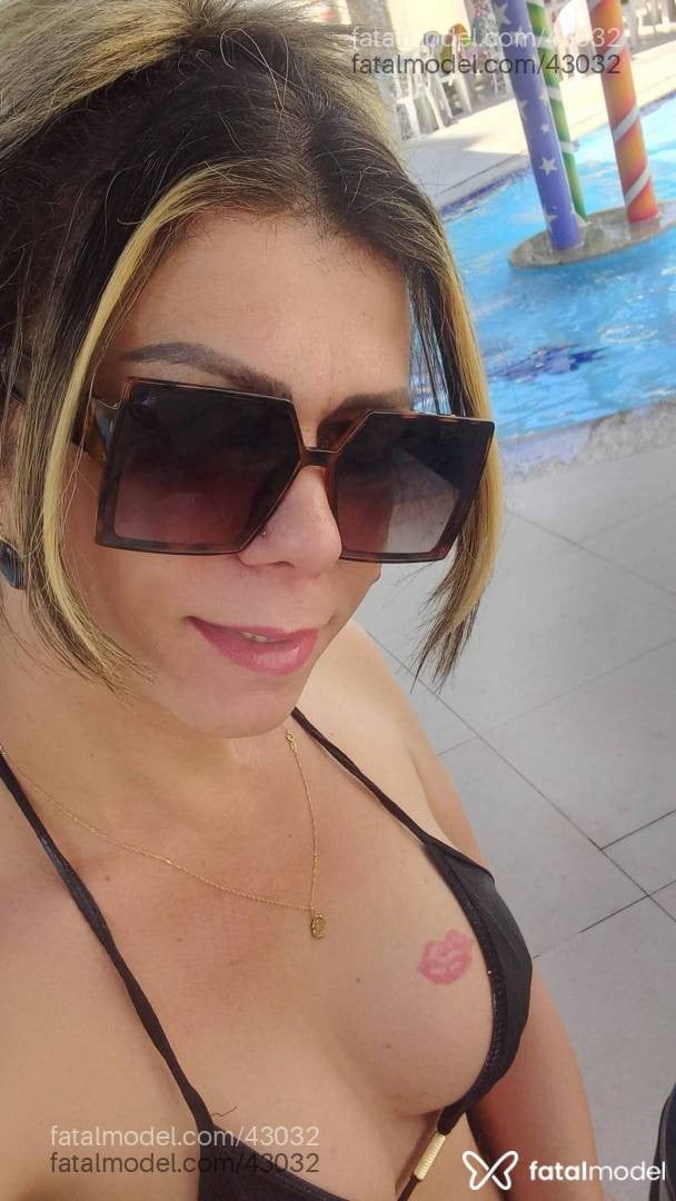 Acompanhante travesti loira (o) de olhos castanhos - Adriana