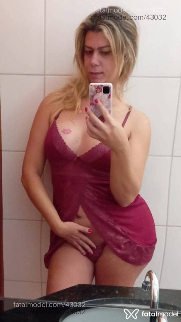 Acompanhante travesti loira (o) de olhos castanhos - Adriana