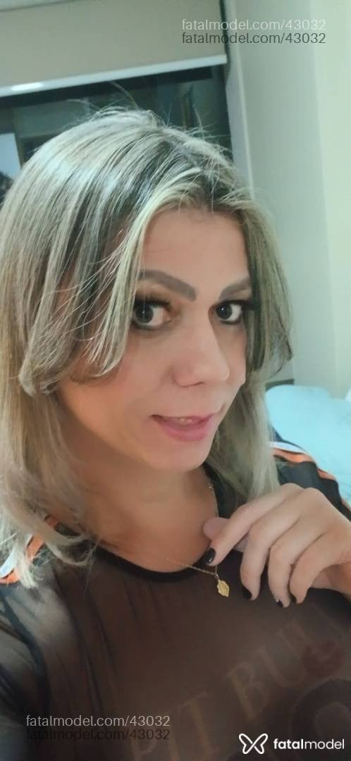Acompanhante travesti loira (o) de olhos castanhos - Adriana