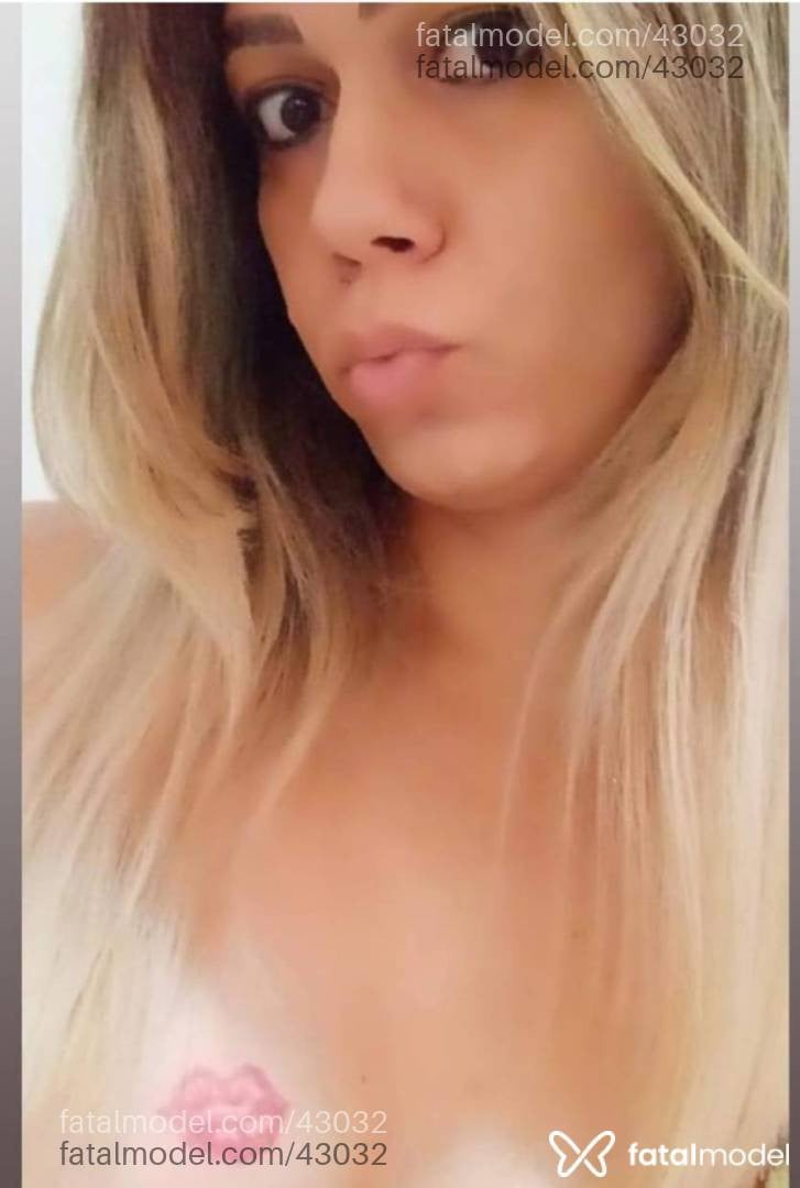 Acompanhante travesti loira (o) de olhos castanhos - Adriana