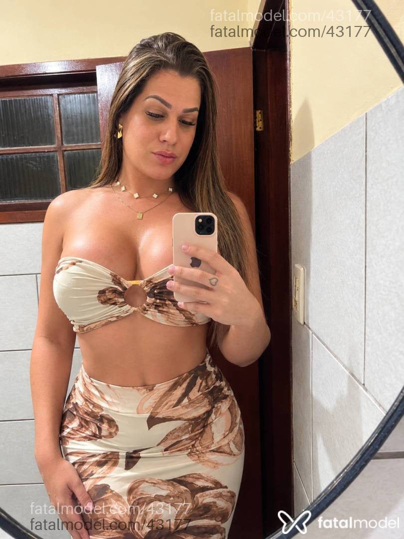 Acompanhante mulher trans loira (o) de olhos verdes - Thaylla