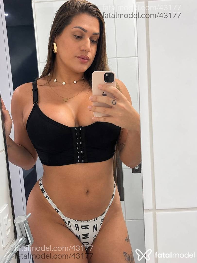 Acompanhante mulher trans loira (o) de olhos verdes - Thaylla