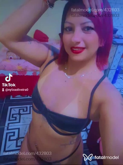 Acompanhante mulher ruiva (o) de olhos castanhos - Morena