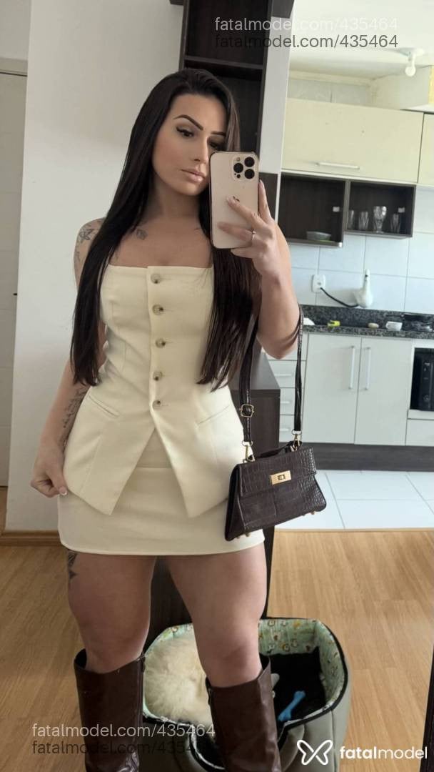 Acompanhante mulher com cabelo castanho de olhos castanhos em Caxias do Sul - Bruna Moretti