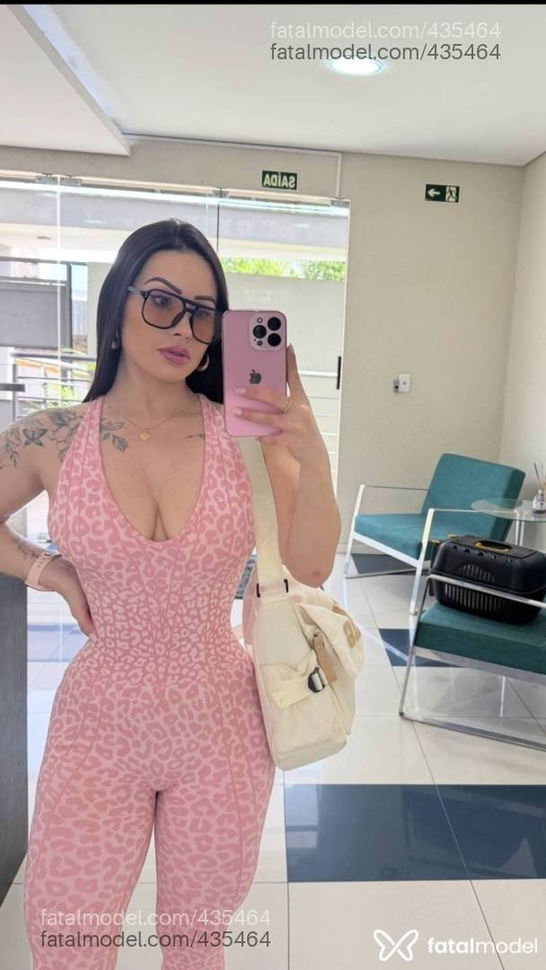 Acompanhante mulher com cabelo castanho de olhos castanhos - Bruna Moretti