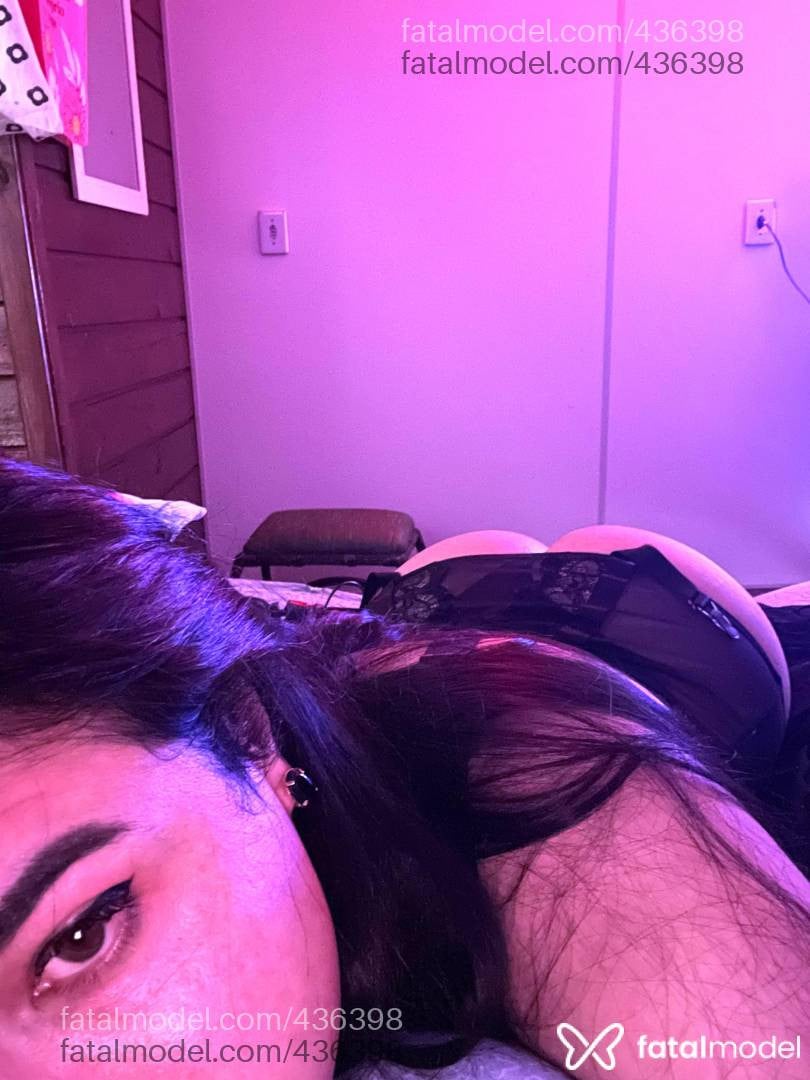 Acompanhante mulher trans morena (o) de olhos castanhos - Emmanuelle Leone
