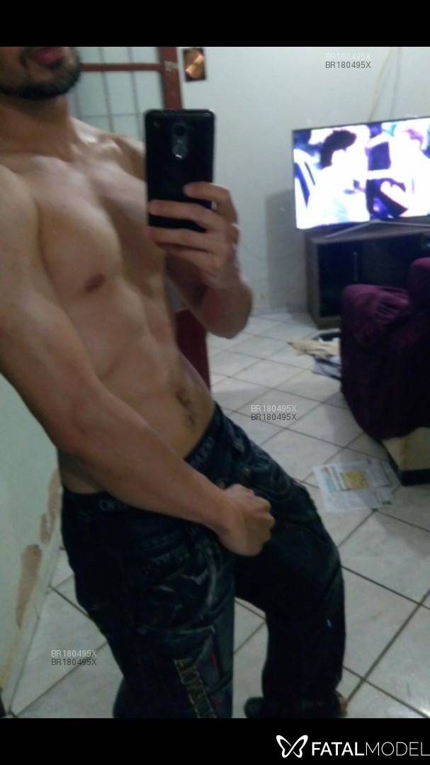 Acompanhante homem com cabelo castanho de olhos castanhos em Brasília Acompanhante homem com cabelo castanho de olhos castanhos em Brasília - Niel Fernàndez