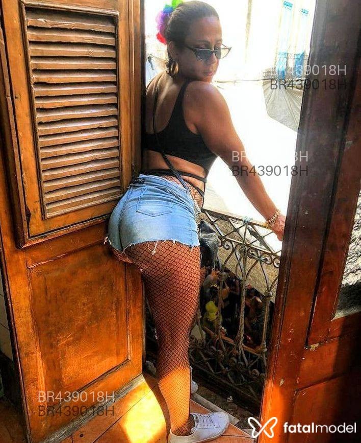 Acompanhante mulher trans com cabelo castanho de olhos castanhos em Niterói - MEL DUARTE