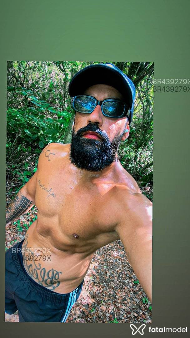 Acompanhante homem sem cabelo de olhos castanhos em Florianópolis - Rafael