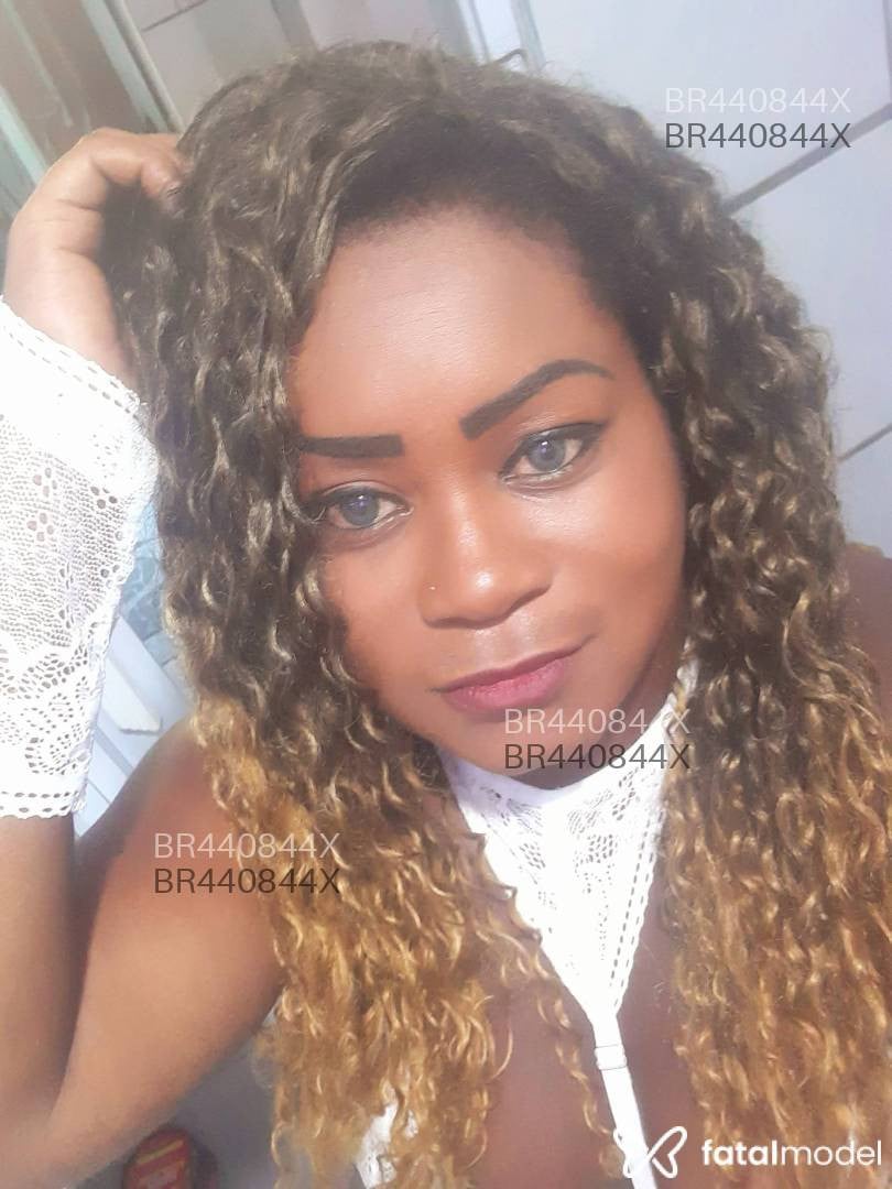 Acompanhante mulher com cabelo castanho de olhos castanhos em Ouro Fino Acompanhante mulher com cabelo castanho de olhos castanhos em Ouro Fino - PAOLLA
