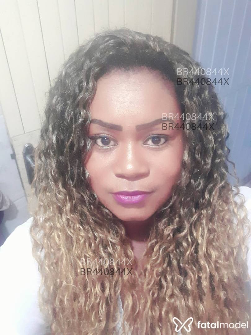 Acompanhante mulher com cabelo castanho de olhos castanhos em Ouro Fino Acompanhante mulher com cabelo castanho de olhos castanhos em Ouro Fino - PAOLLA
