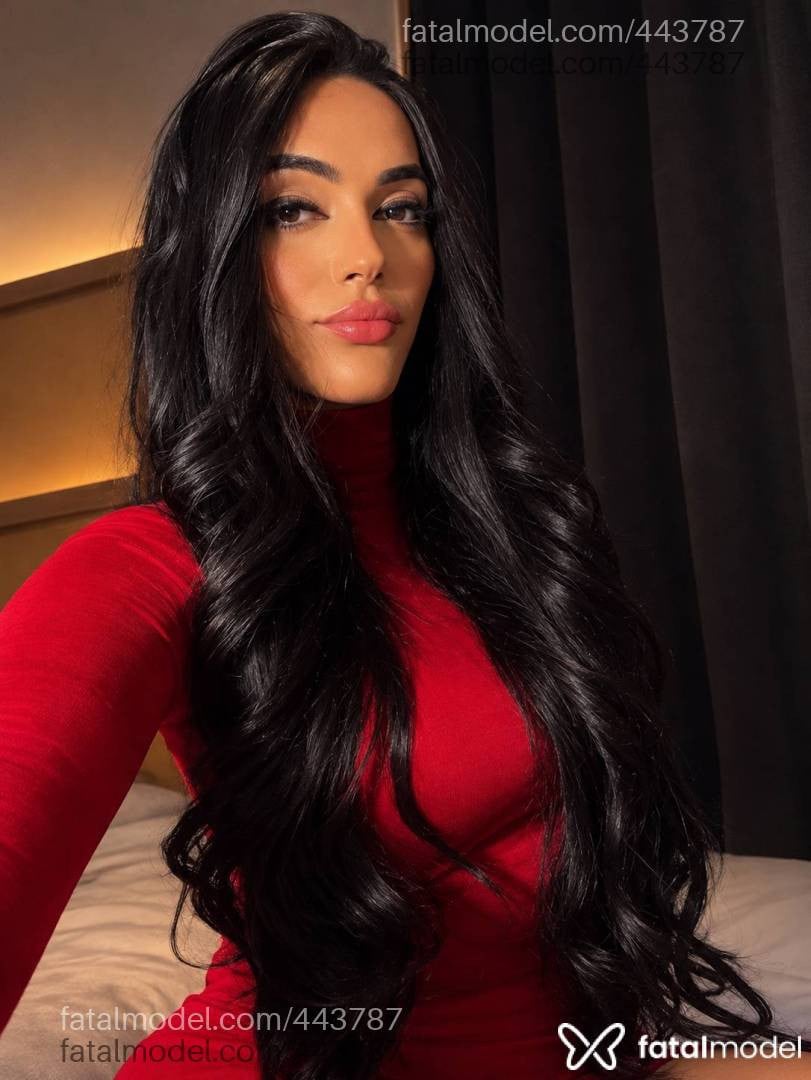 Acompanhante travesti morena (o) de olhos pretos - Larissa Silva