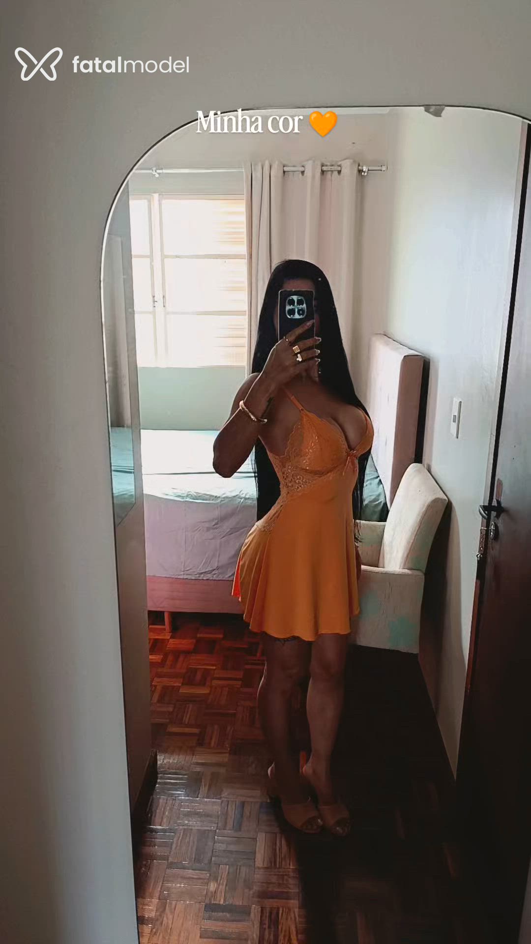Acompanhante mulher com cabelo castanho de olhos castanhos - Marcela Vellani