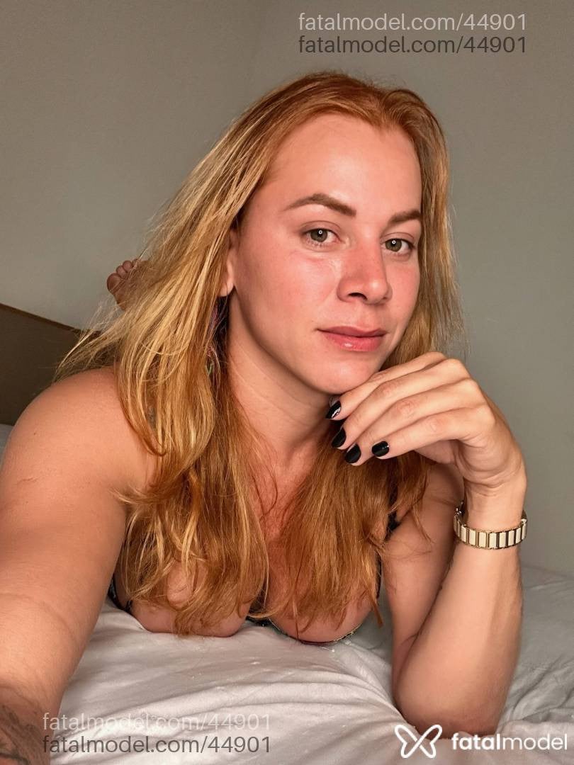 Acompanhante mulher trans loira (o) de olhos verdes - Dielly