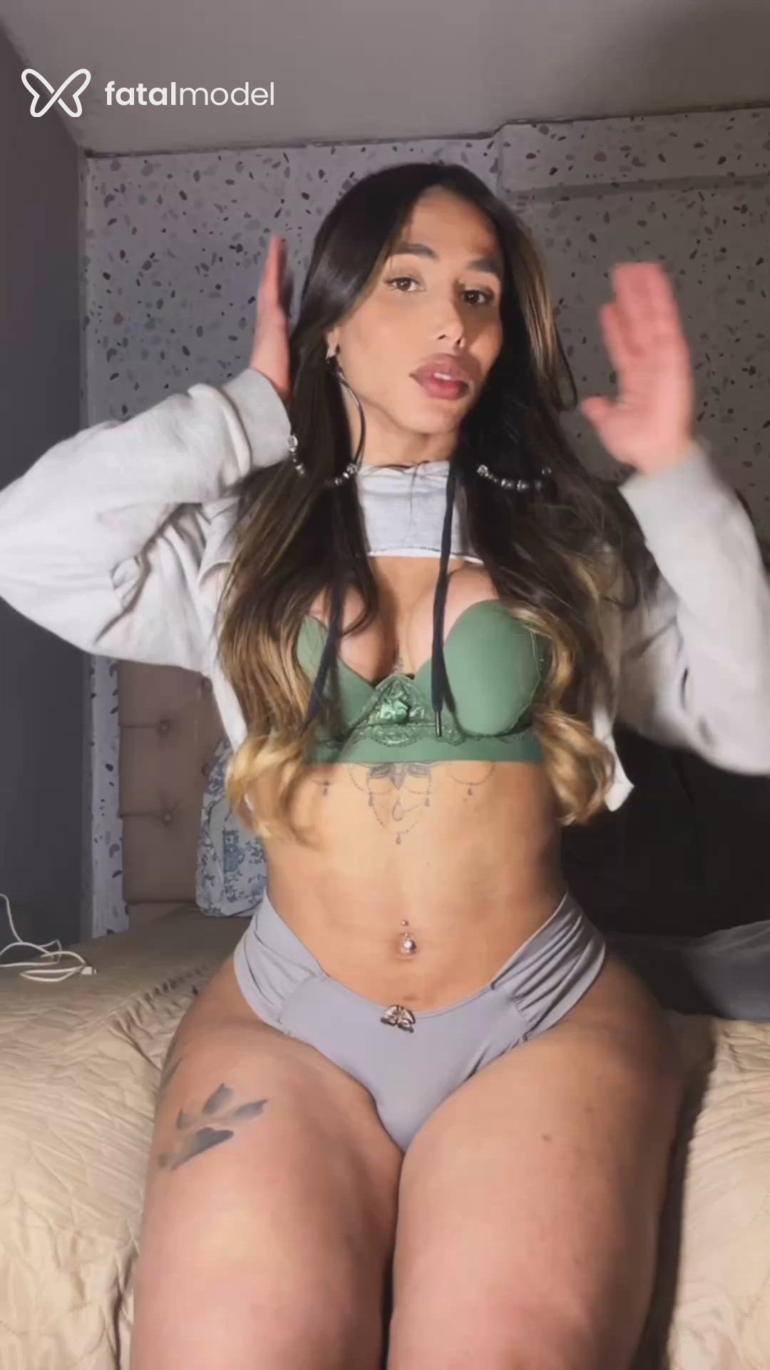 Acompanhante travesti com cabelo castanho de olhos castanhos - Leticia Diaz Acompanhante travesti com cabelo castanho de olhos castanhos - Leticia Diaz