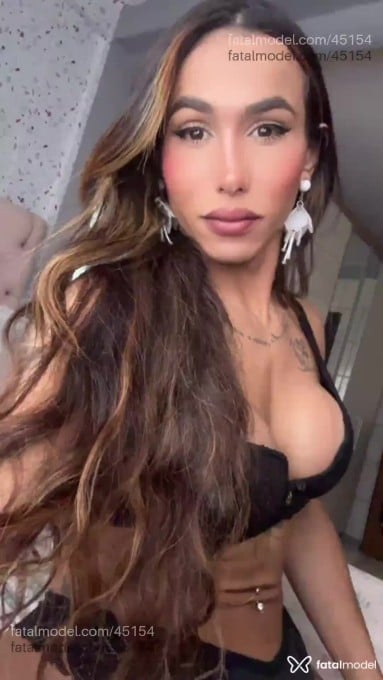 Acompanhante travesti com cabelo castanho de olhos castanhos em Joinville Acompanhante travesti com cabelo castanho de olhos castanhos em Joinville - Leticia Diaz
