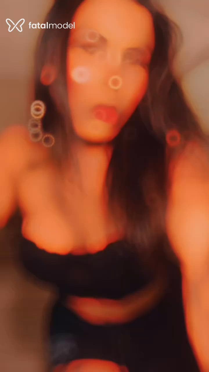 Acompanhante travesti com cabelo castanho de olhos castanhos em Joinville Acompanhante travesti com cabelo castanho de olhos castanhos em Joinville - Leticia Diaz