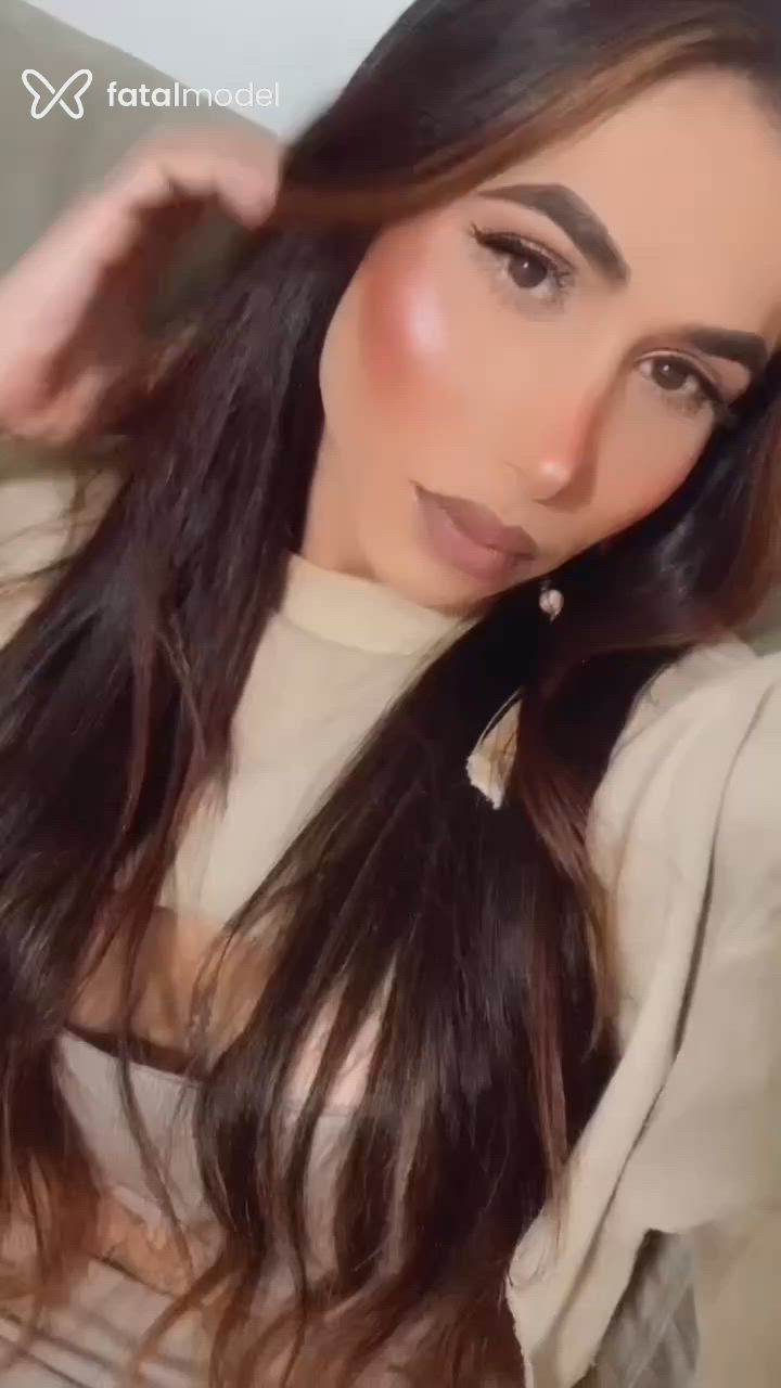 Acompanhante travesti com cabelo castanho de olhos castanhos - Leticia Diaz Acompanhante travesti com cabelo castanho de olhos castanhos - Leticia Diaz