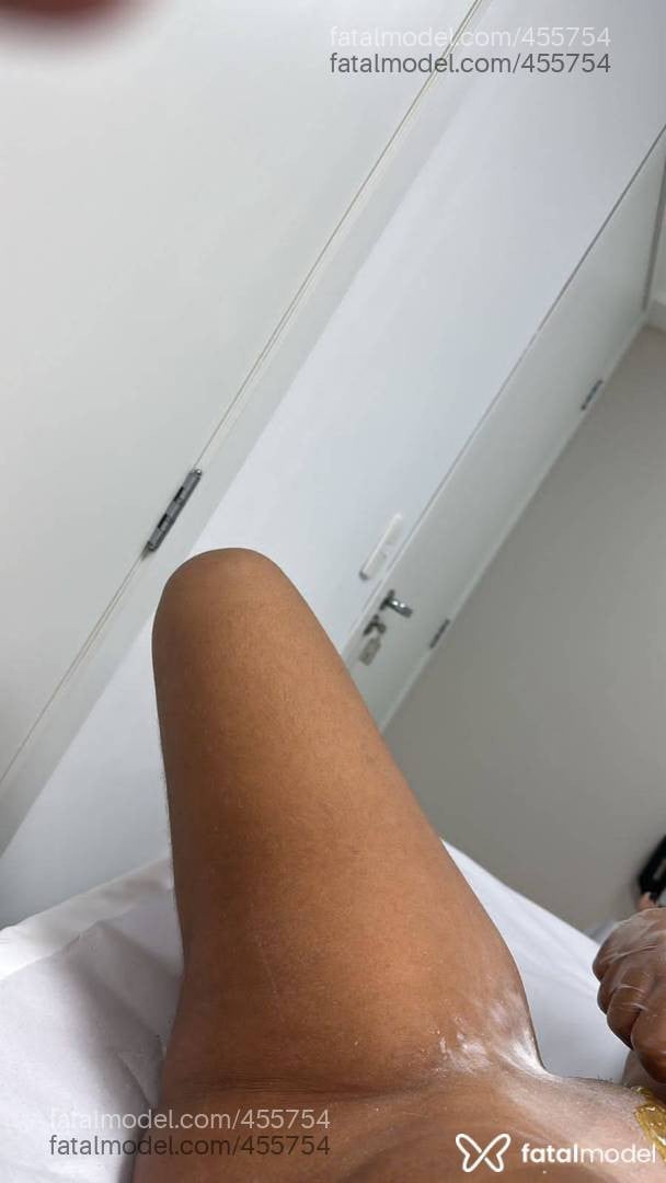 Acompanhante mulher morena (o) de olhos pretos - LET FONSECA